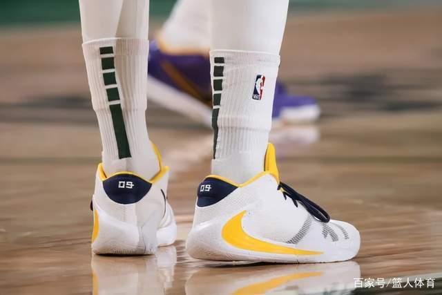 中国男篮亚预赛名单：赵继伟领衔 周琦未入选